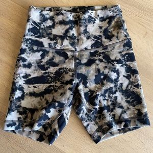 Lululemon Wunder Train High Rise Short 6”. Womens. Size 4. Color black/tan.